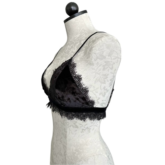 Chelsea 28 Velvet EyeLash Lace Trim Bralette Black Nordstrom Size Medium - Picture 2 of 11